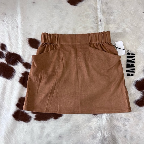 NWT Brown Faux Suede Skirt with Pockets! - Picture 1 of 6